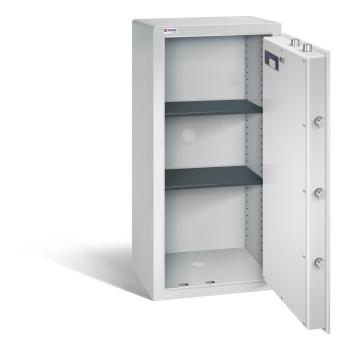 Preview: Geöffneter lichtgrauer Möbeltresor mit massivem Korpus und offener Tür. Im inneren befinden sich zwei höhenverstellbare Fachböden. Der Tresor steht vor einem weißen Hintergrund.